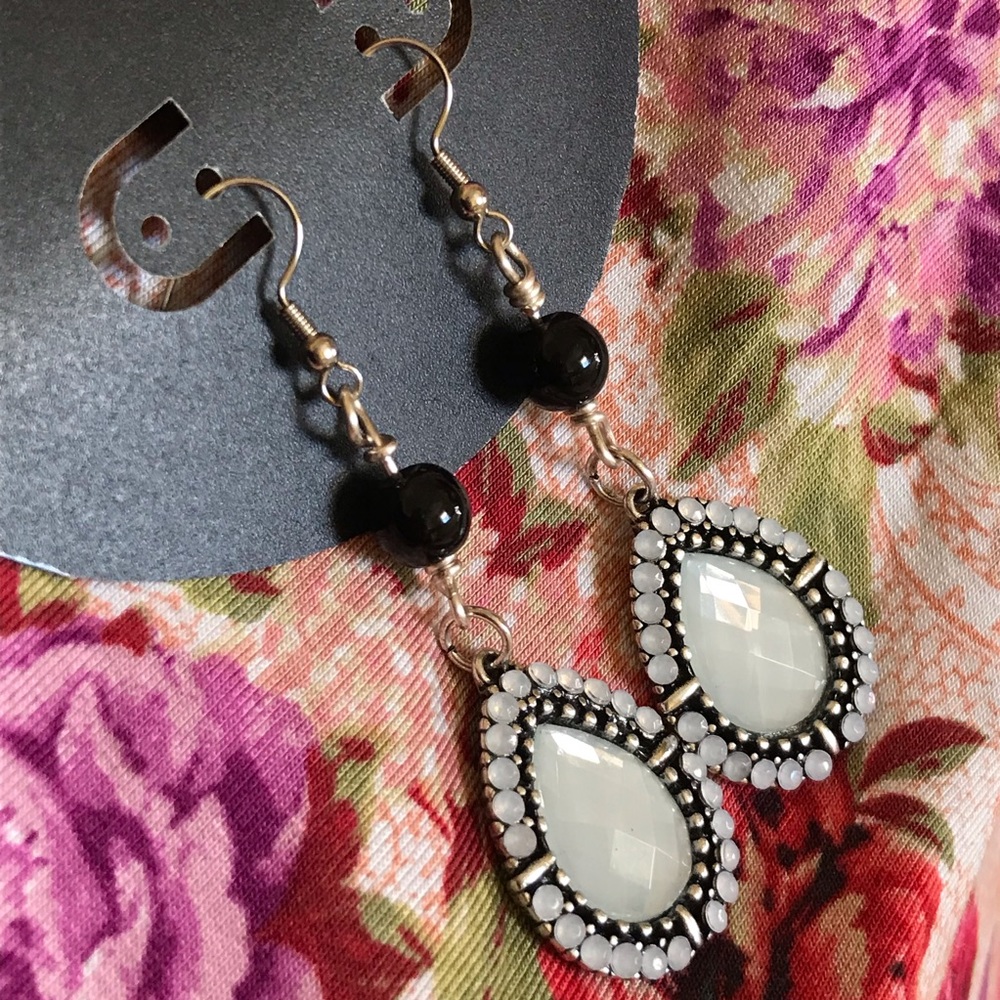 Cute dangling rhinestone earrings - Picture 2 of 5